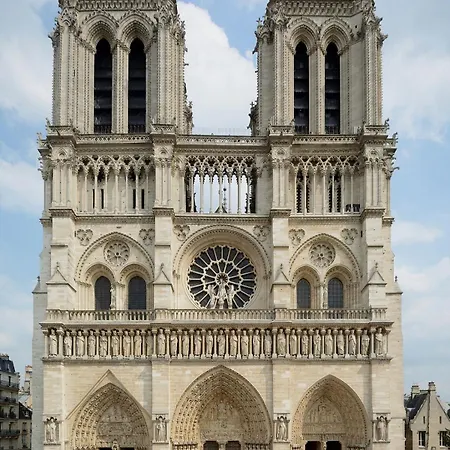 Budget Near Paris Apartment